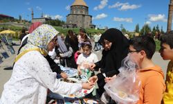 Kars'ta doktor ve öğrenciler Filistin'e destek için kermes düzenledi