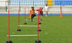 Kütahya'da öğrenciler stadyumda geleneksel çocuk oyunlarıyla buluşturuldu