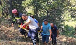 Manisa'da uçuruma yuvarlanan otomobildeki 4 kişi yaralandı