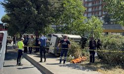 Pendik'te kaldırıma çıkan hafif ticari aracın çarptığı kişi öldü