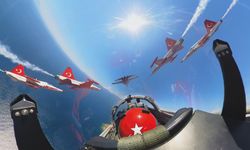 Türk Yıldızları'nın HÜRJET ile kol uçuşunun kokpit görüntüleri nefes kesti