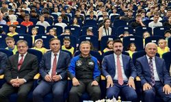 Türkiye'nin ilk astronotu Gezeravcı, Eskişehir'de öğrencilerle buluştu