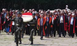 Yargıtay Cumhuriyet Başsavcısı Şentürk ve beraberindeki heyet Anıtkabir'i ziyaret etti