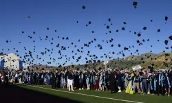 Bitlis Eren Üniversitesi'nde 2 bin 390 öğrenci mezuniyet sevinci yaşadı