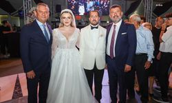 CHP lideri Özel, Gaffar Çiçek ve Melisa Yavaşoğlu çiftinin nikah şahitliğini yaptı