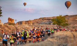 Kapadokya Çöl Maratonu'nda 30 kilometrelik koşu başladı