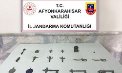 Afyonkarahisar'da bir kişi arazide bulduğu objeleri jandarmaya teslim etti