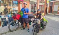Bisikletle ülkeleri gezen baba oğul Nallıhan'da mola verdi