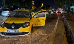 Bursa'da taksi ile otomobilin çarpışması sonucu 3 kişi yaralandı