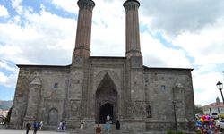Çifte Minareli Medrese'de "Milletin Zaferi" temalı fotoğraf sergisi açıldı