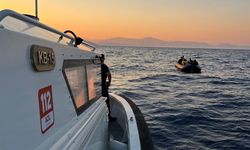 Dalaman açıklarında sürüklenen bottaki 24 düzensiz göçmen kurtarıldı
