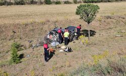 Erzincan’da devrilen araçta sıkışan 4 kişiyi itfaiye kurtardı