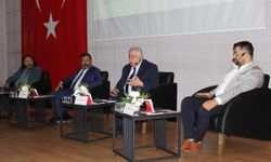 İzmir'de "İhanetin Anatomisi: Eğitim, Din ve Medya Bağlamında FETÖ" konferansı düzenlendi