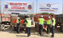 Kırşehir'de 50 traktör römorkuna reflektör takıldı