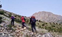 Kırşehirli dağcılar 3 bin 560 metre yükseklikte Türk bayrağı açtı