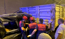 Osmaniye'de tıra çarpan hafif ticari araçtaki 1 kişi öldü, 2 kişi yaralandı
