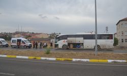 Sivas'ta aydınlatma direğine çarpan yolcu otobüsünün sürücüsü yaralandı