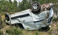 Sivas'ta şarampole devrilen hafif ticari aracın sürücüsü yaralı