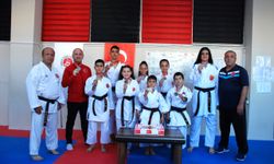 Uluslararası Gemlik Karate Turnuvası'nda katılan sporculara madalyaları takdim edildi