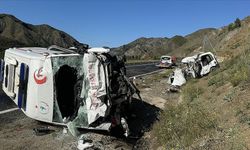 Erzurum'da ambulans ile ticari araç çarpıştı: Dört kişi öldü