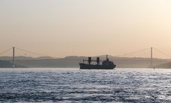 İstanbul Boğazı'nda gemi trafiği askıya alındı