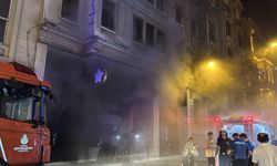 GÜNCELLEME - Beyoğlu'nda 9 katlı otelde çıkan yangın söndürüldü