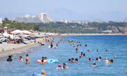 Antalya sahillerinde sıcak hava yoğunluğu