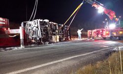 Çankırı'da devrilen akaryakıt yüklü tanker yoldan kaldırıldı