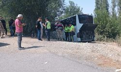 GÜNCELLEME - Iğdır'da yolcu otobüsü yoldan çıkıp ağaca çarptı