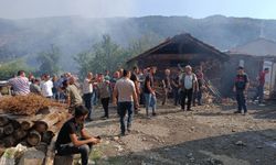 GÜNCELLEME - Kastamonu'da çıkan yangında 1 kişi öldü, 3 ev zarar gördü