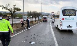 Kırıkkale'de işçi servisi ile otomobilin çarpıştığı kazada 11 kişi yaralandı