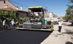 Melikgazi Belediyesi, Selçuklu Mahallesi'nde asfalt çalışması yaptı