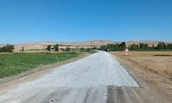 Ulaş İlçe Özel İdaresinin yol yapım çalışmaları sürüyor