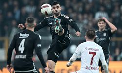 Galatasaray taraftarlarından Beşiktaş'a göndermeli pankart