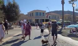 Foça'da kıyıları işgal eden işletmeler protesto edildi