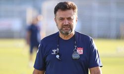 Sivasspor Teknik Direktörü Bülent Uygun, hakem camiasından özür diledi: