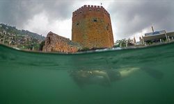 Antalya'nın tarihi Kaleiçi bölgesi dalış tutkunlarını da ağırlıyor