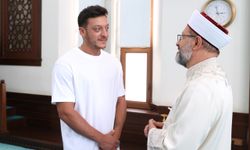 Diyanet İşleri Başkanı Erbaş, eski futbolcu Mesut Özil'le bir araya geldi