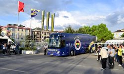 Fenerbahçe kafilesini derbiye taraftarı uğurladı