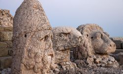 Nemrut'ta turist yoğunluğu yaşanıyor