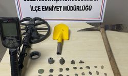 Tekirdağ'da bir otomobilde 44 sikke ele geçirildi