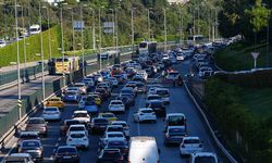 İstanbul'da haftanın son mesai gününde trafik yoğunluğu yaşanıyor