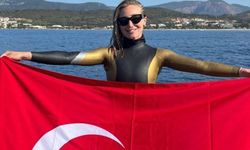 Milli yüzücü Şahika Ercümen'den bronz madalya!