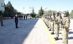 Bakan Güler, sınır ötesindeki birlik komutanlarıyla görüştü