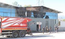 Antalya'da bir depoda çıkan yangın hasara neden oldu