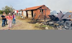 Çanakkale'de hayvan işletmesinde çıkan yangında bin saman balyası zarar gördü