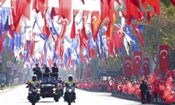 Cumhuriyet'in 101. yıl dönümü dolayısıyla Vatan Caddesi'nde tören düzenlendi