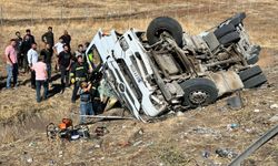 Gaziantep'te devrilen tırın sürücüsü öldü