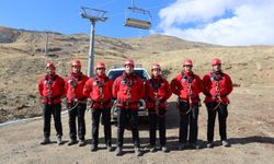 Hakkari'de JAK timi kayak sezonu öncesi tatbikat yaptı