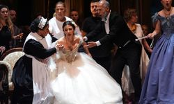 İzmir Devlet Opera ve Balesi "La Traviata" operasıyla seyirciyi selamlayacak